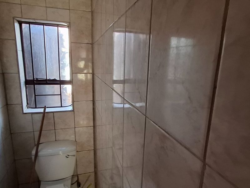 Large Facebrick Family Home in Lotus Gardens - Photo 7