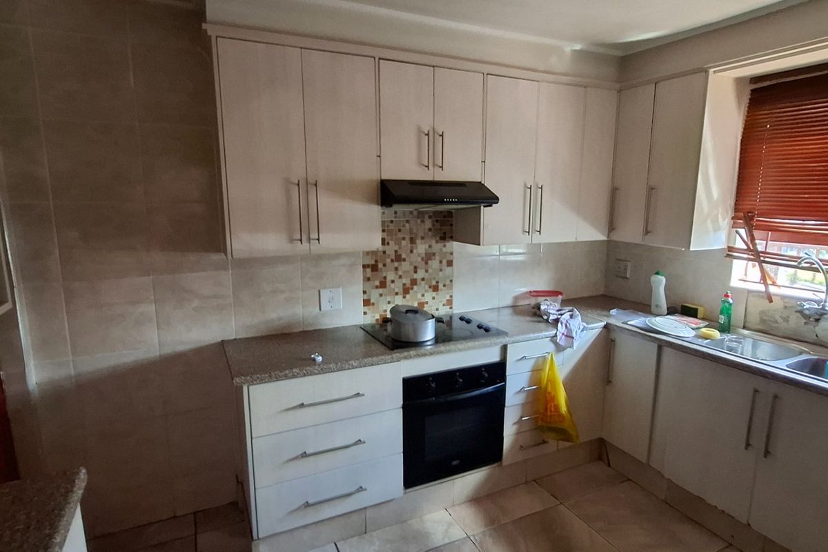 Large Facebrick Family Home in Lotus Gardens - Photo 3