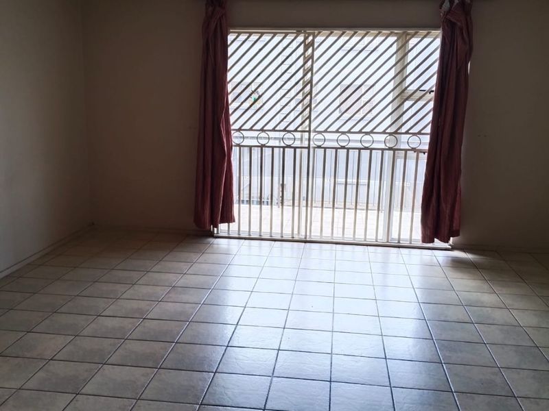 Bright Bardene flat with open plan living - Photo 4