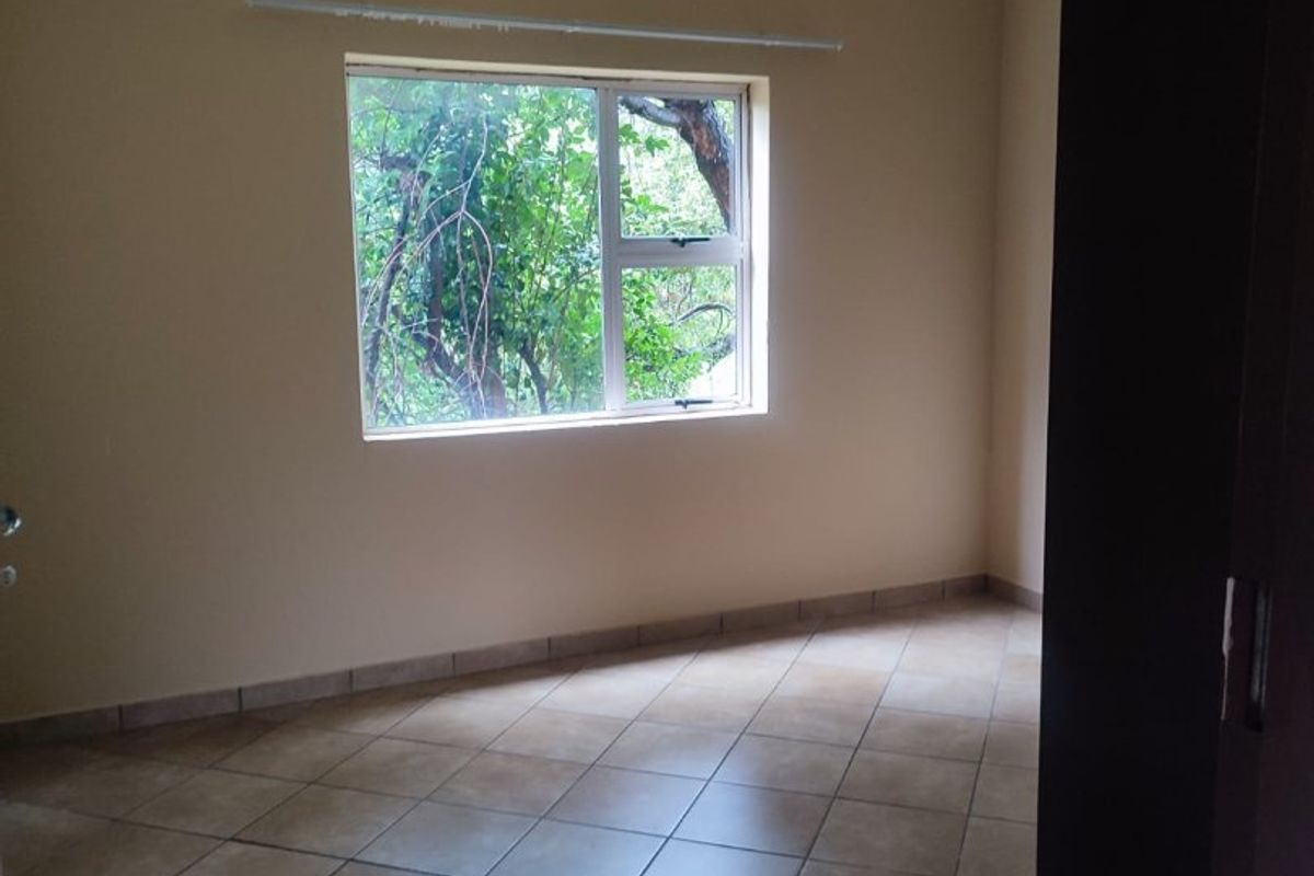 2 bedrooms flat for sale in Kempton Park, R365 000 - Photo 2