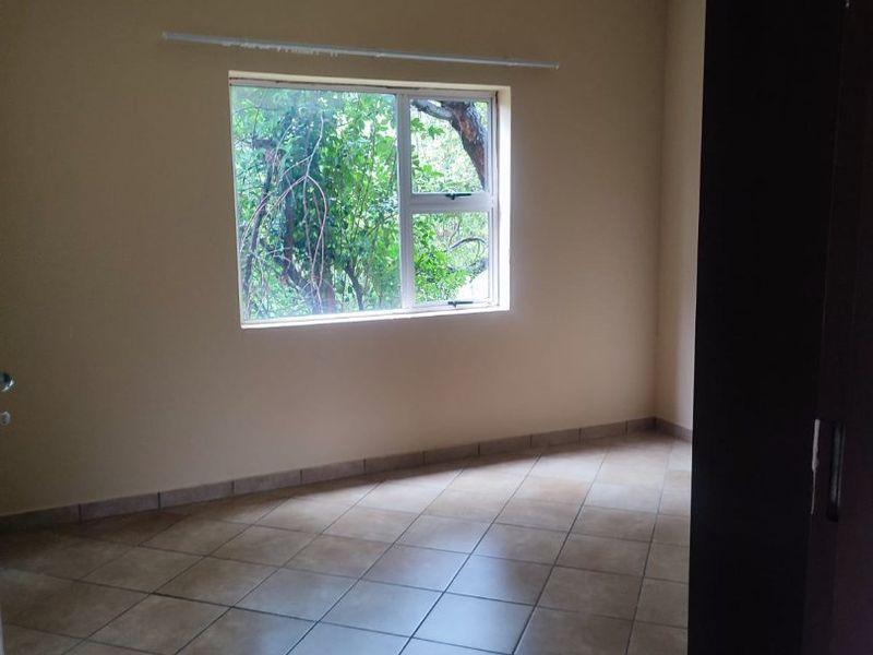 2 bedrooms flat for sale in Kempton Park, R365 000 - Photo 2
