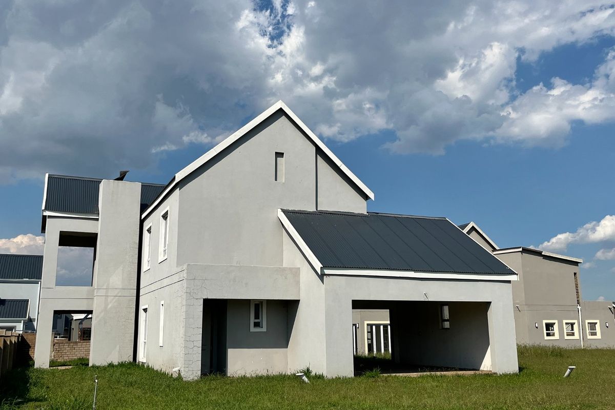 Elegant family living in Riverspray Estate - to be completed by buyer - Photo 2