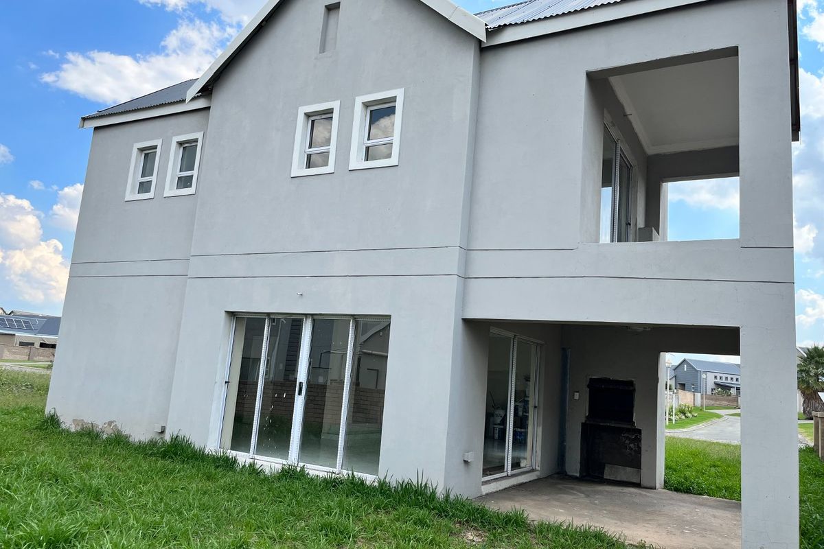 Elegant family living in Riverspray Estate - to be completed by buyer - Photo 4