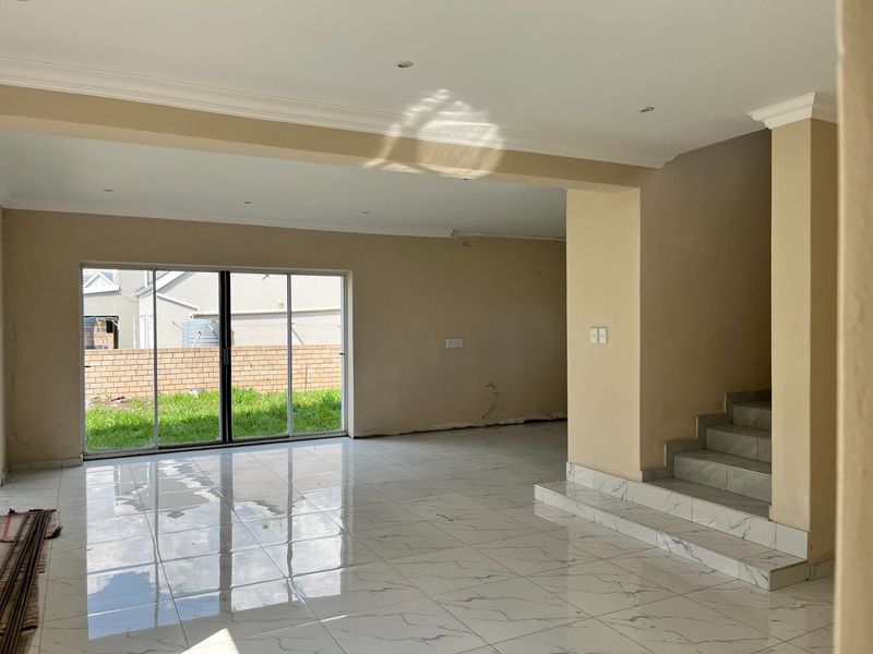 Elegant family living in Riverspray Estate - to be completed by buyer - Photo 8