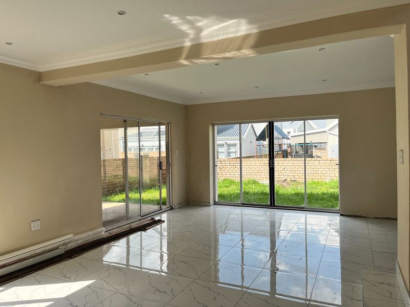 Elegant family living in Riverspray Estate - to be completed by buyer - Photo 7