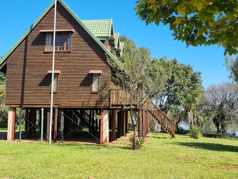 A hidden gem with scenic views of the Vaal River. - Photo 3