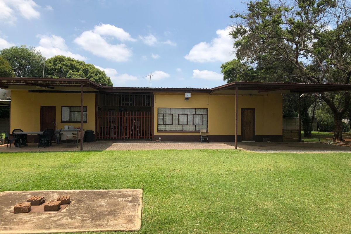 4 Bedrom House Plus 3 Flats In A Peaceful And Tranquil Setting - Photo 5