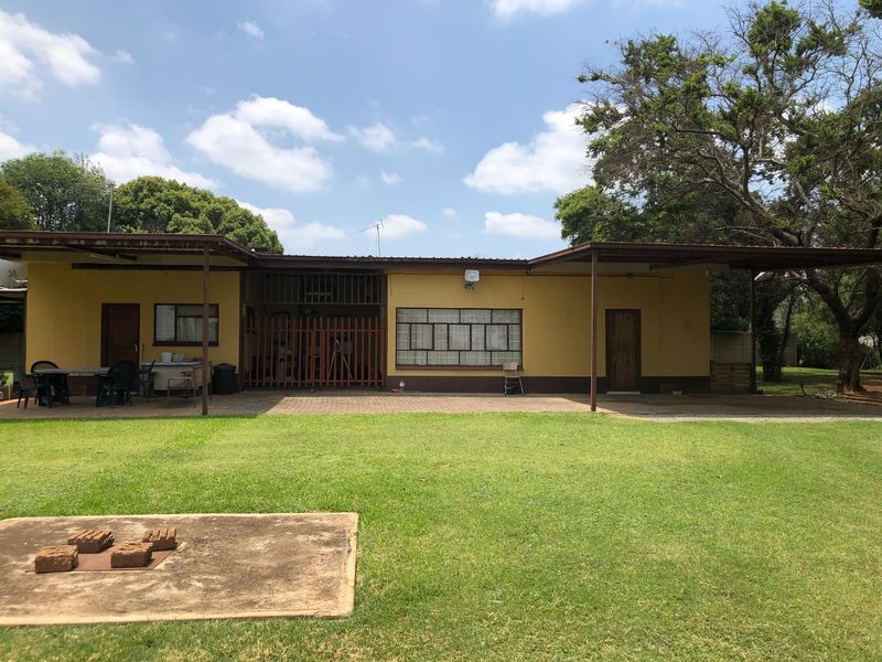 4 Bedrom House Plus 3 Flats In A Peaceful And Tranquil Setting - Photo 5