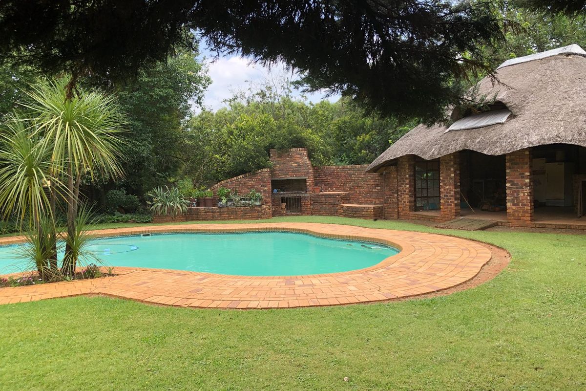 4 Bedrom House Plus 3 Flats In A Peaceful And Tranquil Setting - Photo 2