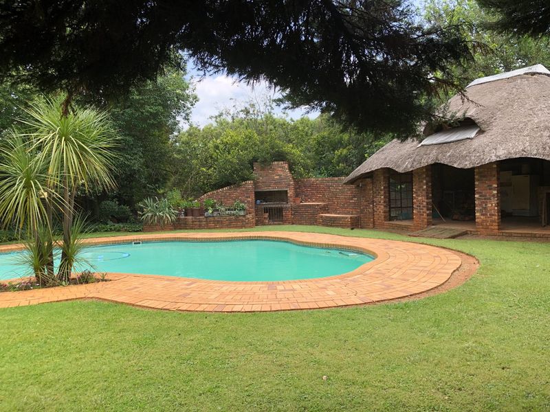 4 Bedrom House Plus 3 Flats In A Peaceful And Tranquil Setting - Photo 2