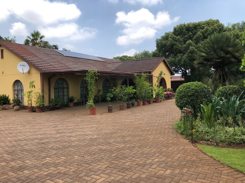 4 Bedrom House Plus 3 Flats In A Peaceful And Tranquil Setting - Photo 3