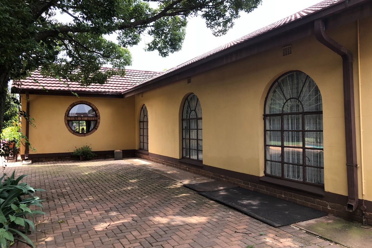 4 Bedrom House Plus 3 Flats In A Peaceful And Tranquil Setting - Photo 4