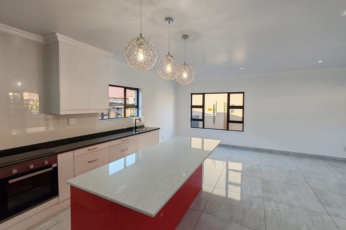 ULTRA-MODERN MASTERPIECE IN SOUGHT-AFTER WILKOPPIES – WHERE ARCHITECTURAL ELEGANCE MEETS EXCEPTIONAL LIVING - Photo 3