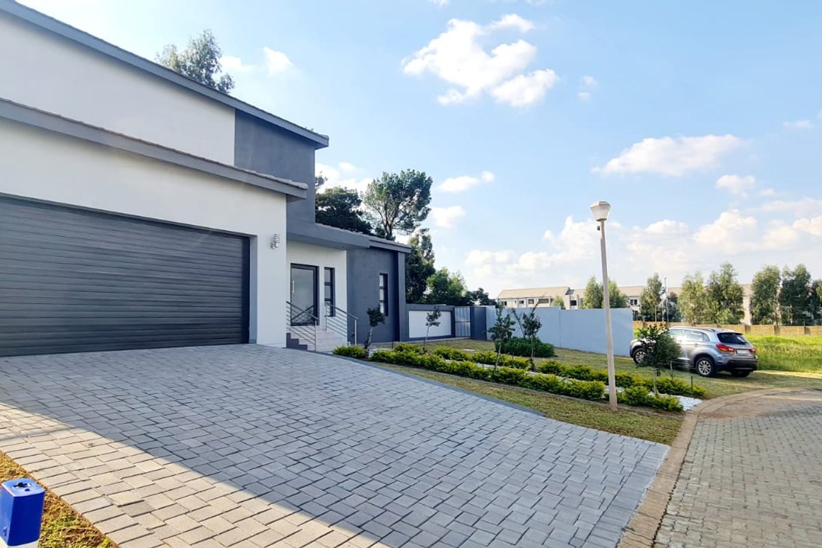 Urgent Sale | Brand New 4 Bedroom Luxury Home with Pool in Blue Hills Estate - Photo 2