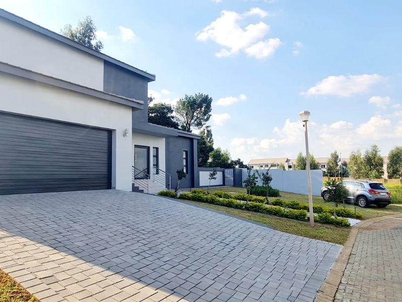 Urgent Sale | Brand New 4 Bedroom Luxury Home with Pool in Blue Hills Estate - Photo 2