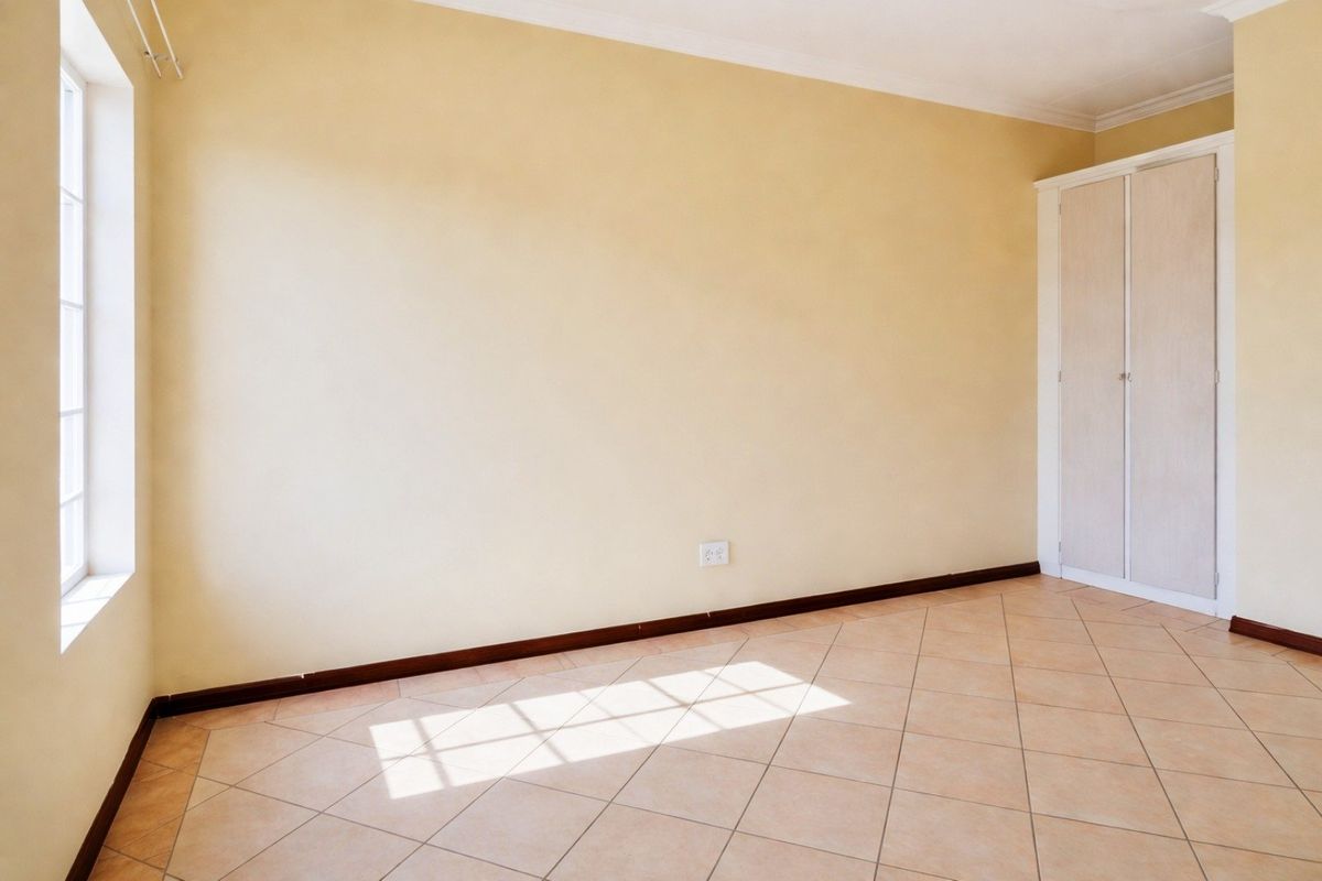 Stunning 2 bedroom Apartment Park Crescent  - Photo 5