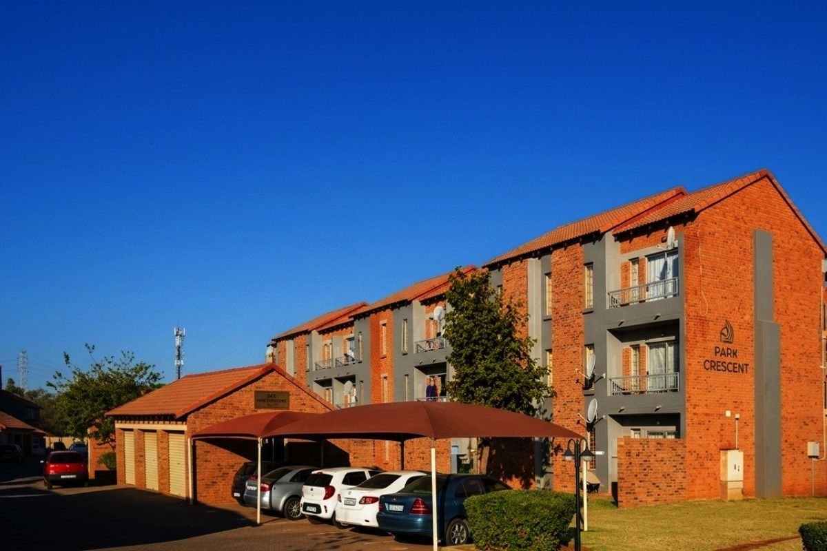 Stunning 2 bedroom Apartment Park Crescent  - Photo 4