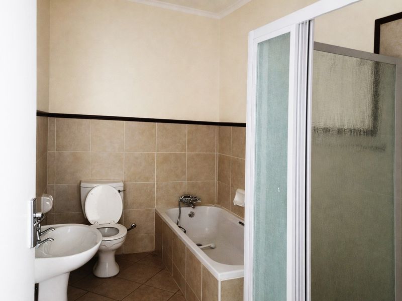 Stunning 2 bedroom Apartment Park Crescent  - Photo 9