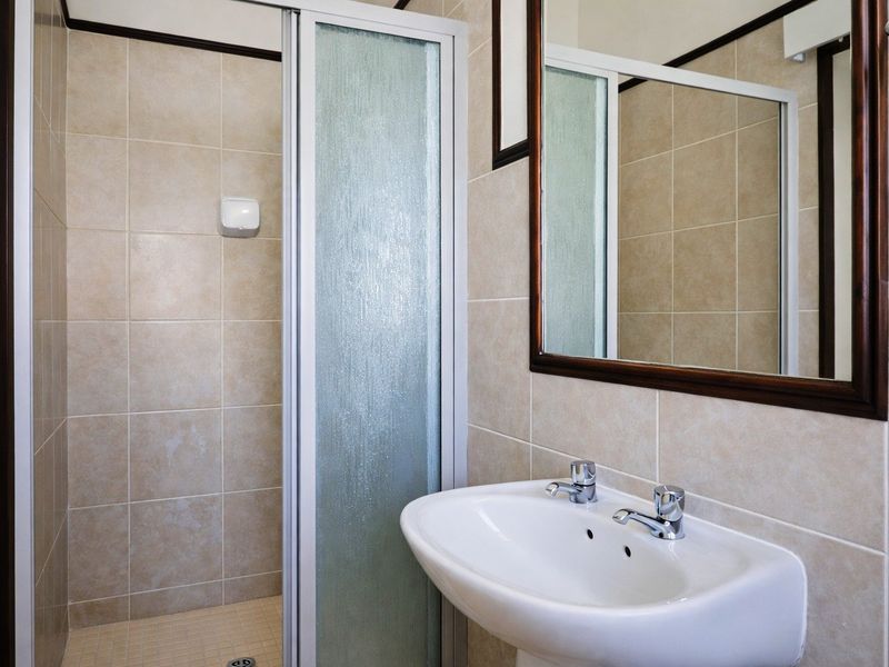 Stunning 2 bedroom Apartment Park Crescent  - Photo 8