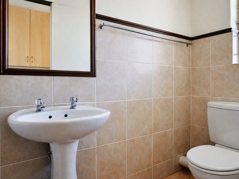 Stunning 2 bedroom Apartment Park Crescent  - Photo 7