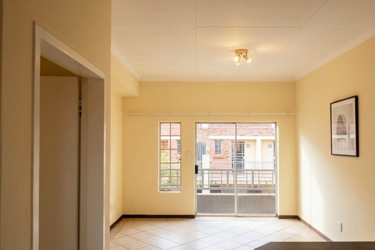 Stunning 2 bedroom Apartment Park Crescent  - Photo 2