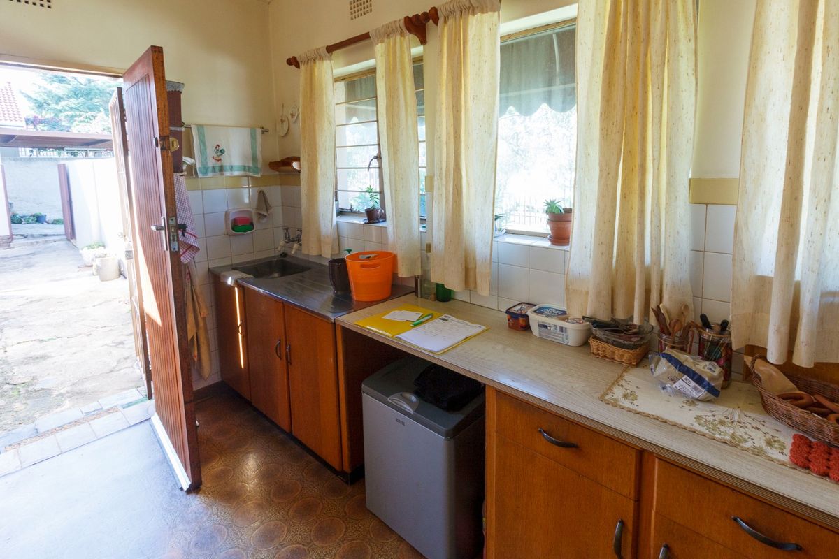 Charming Family Home in Mindalore – Spacious Living with a Lush Garden Retreat - Photo 3