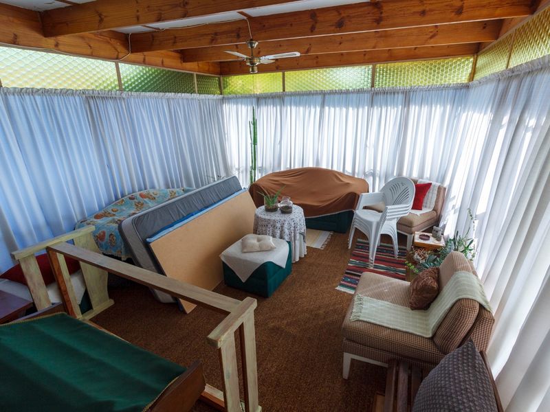 Charming Family Home in Mindalore – Spacious Living with a Lush Garden Retreat - Photo 9