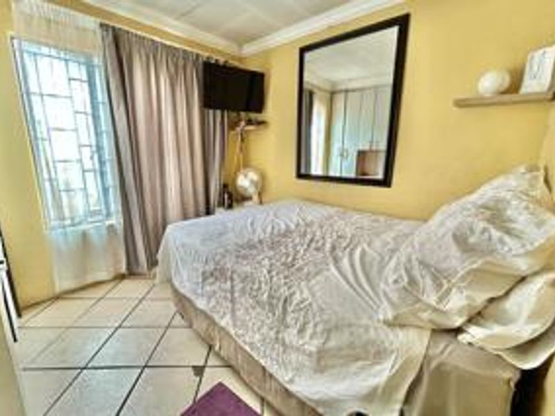 Your perfect family home awaits in Clayville-Clean and Move in Ready ! - Photo 10