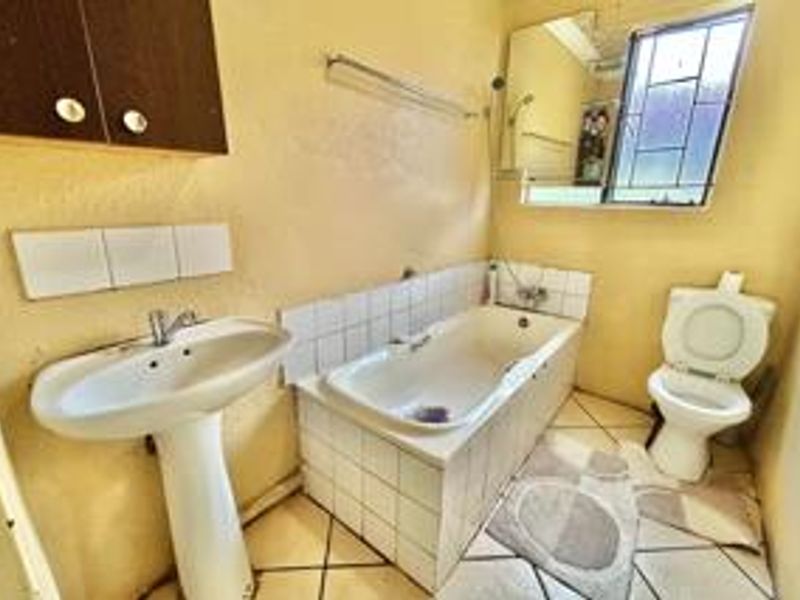 Your perfect family home awaits in Clayville-Clean and Move in Ready ! - Photo 9