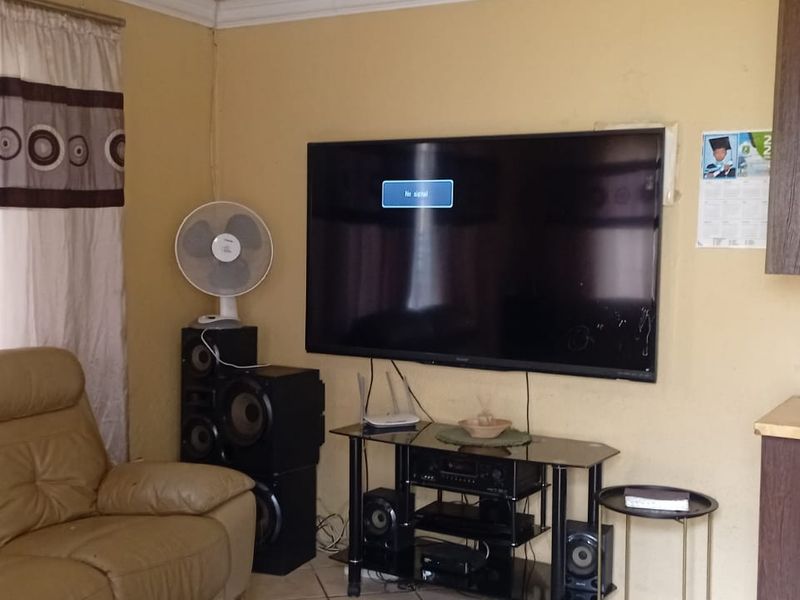 Your perfect family home awaits in Clayville-Clean and Move in Ready ! - Photo 6