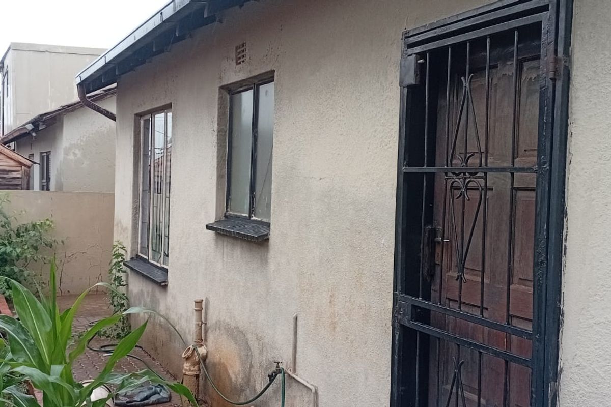 Your perfect family home awaits in Clayville-Clean and Move in Ready ! - Photo 3