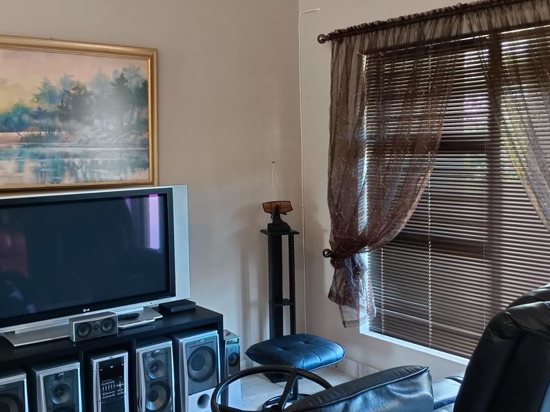 Secure Farm Living Near the Coast, Modern 2-Bedroom Home to Rent | Albertinia / Snipfontein - Photo 10