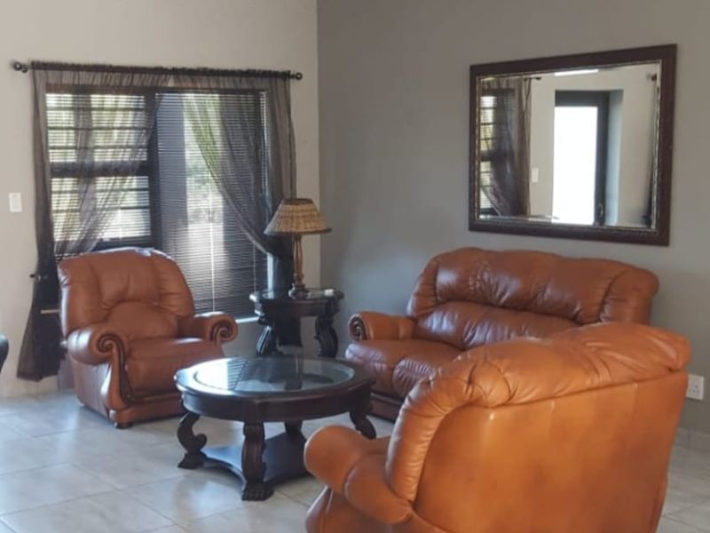 Secure Farm Living Near the Coast, Modern 2-Bedroom Home to Rent | Albertinia / Snipfontein - Photo 8