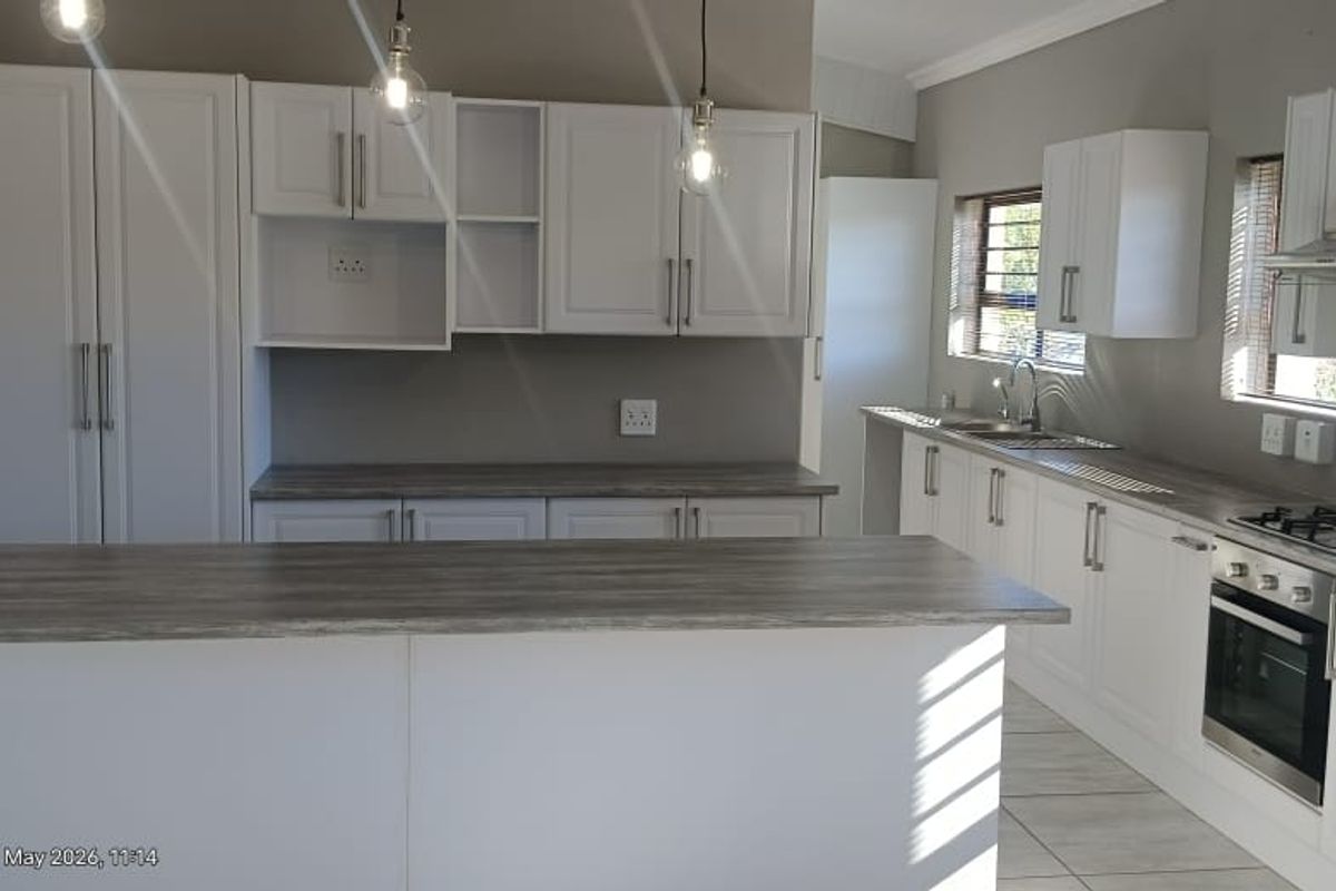Secure Farm Living Near the Coast, Modern 2-Bedroom Home to Rent | Albertinia / Snipfontein - Photo 3