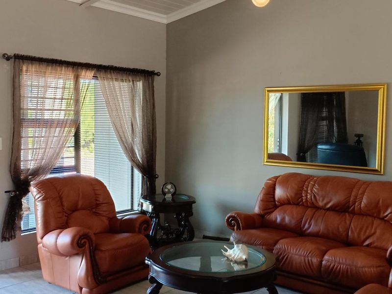 Secure Farm Living Near the Coast, Modern 2-Bedroom Home to Rent | Albertinia / Snipfontein - Photo 9