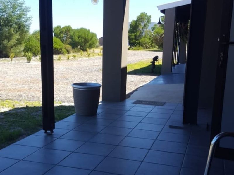 Secure Farm Living Near the Coast, Modern 2-Bedroom Home to Rent | Albertinia / Snipfontein - Photo 8