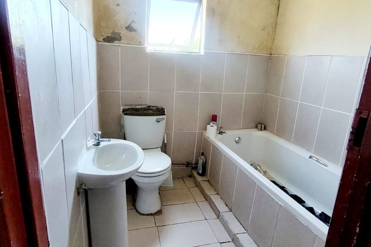 2 Bedroom House in Mdantsane Nu 3 - Photo 5