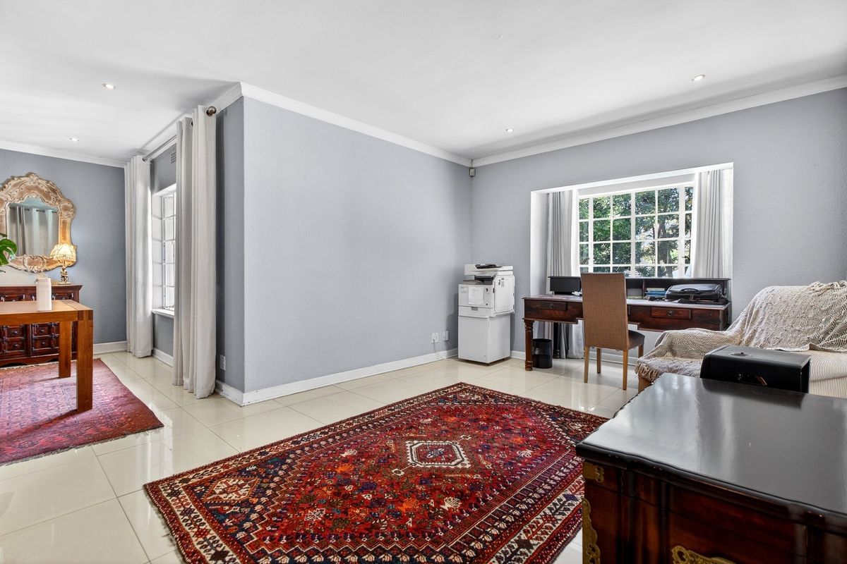 Spacious Family Living with Exceptional Entertainment Appeal in Norscot Slopes - Photo 5