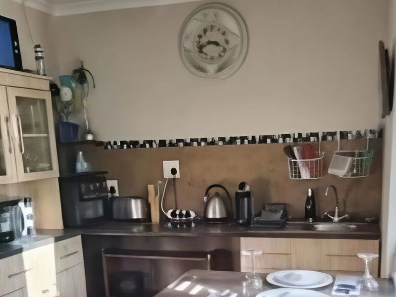 Fully Furnished Flat to Rent in Jeffreys Bay - Photo 4