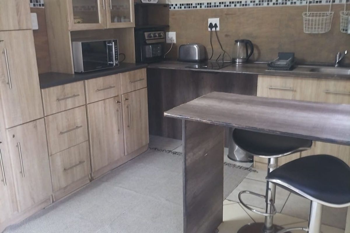 Fully Furnished Flat to Rent in Jeffreys Bay - Photo 3