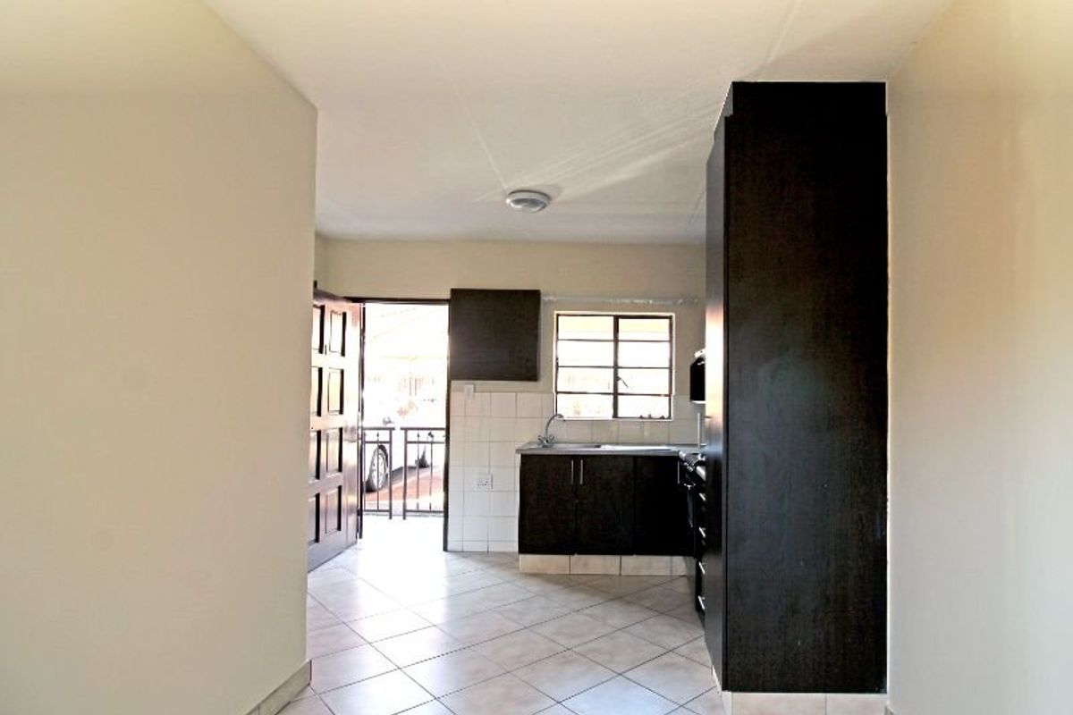 1-bedroom flat in Kempton Park - Photo 3