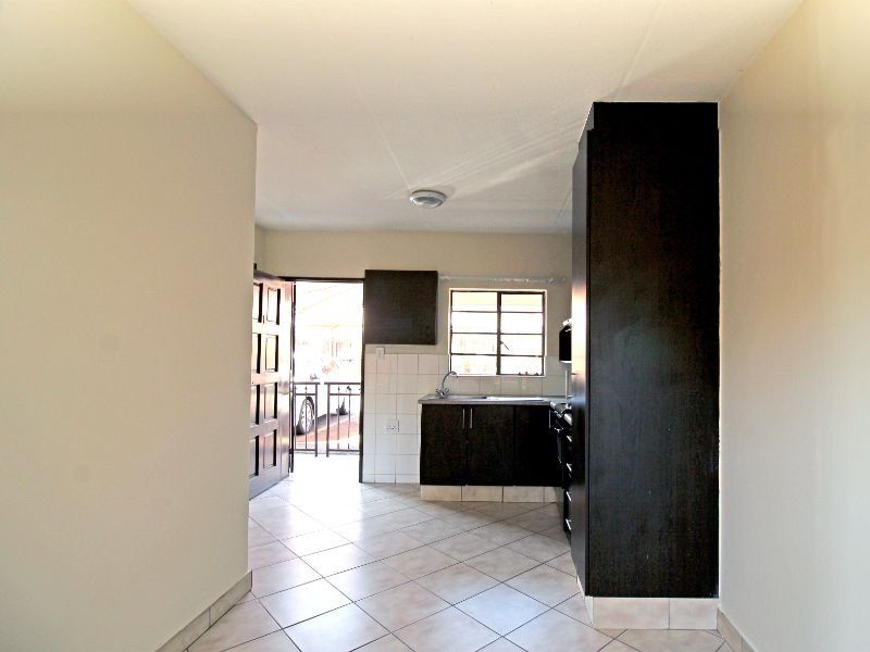 1-bedroom flat in Kempton Park - Photo 3
