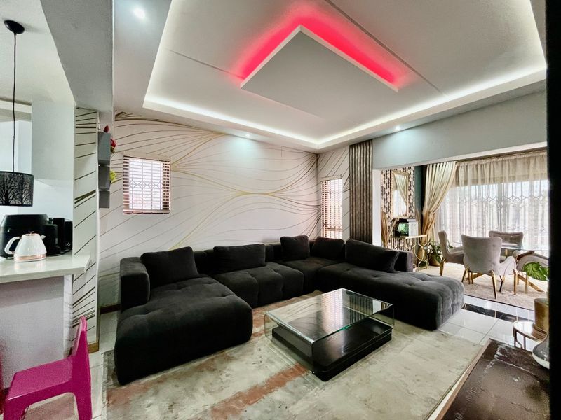 Elegant 3Bedroom Estate Home in La Maison Royale, Carlswald Refined Living Awaits  - Photo 2