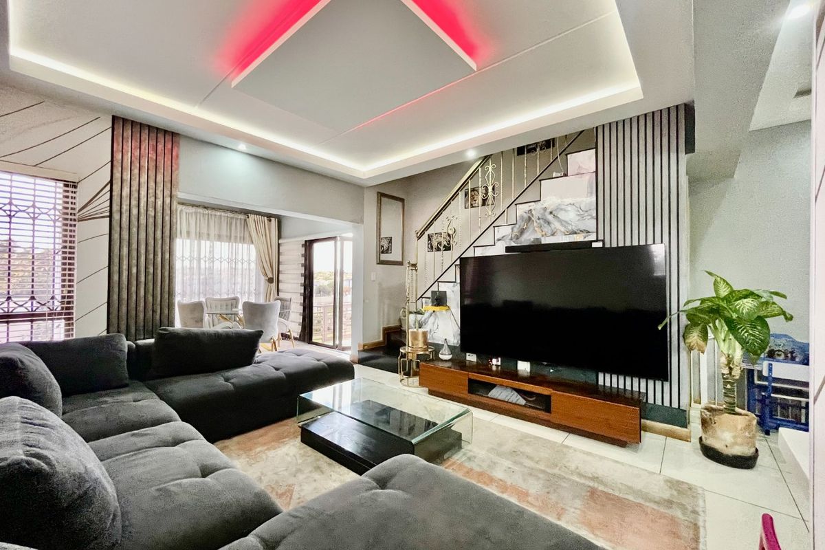 Elegant 3Bedroom Estate Home in La Maison Royale, Carlswald Refined Living Awaits  - Photo 4