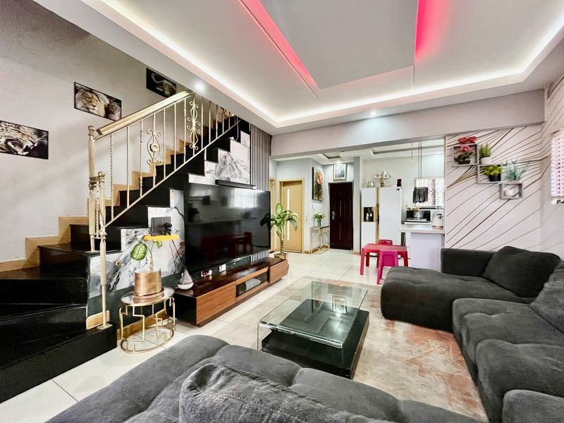 Elegant 3Bedroom Estate Home in La Maison Royale, Carlswald Refined Living Awaits  - Photo 8