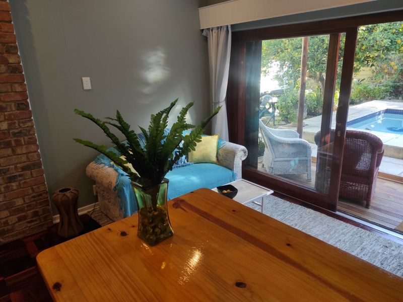 Stunning, Cosy, Fully Furnished Cottage Water and Wi-fi Included=Prepaid Electricity-Cat Pet Friendly - Photo 6