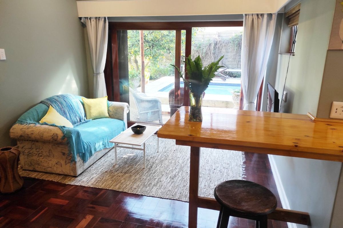 Stunning, Cosy, Fully Furnished Cottage Water and Wi-fi Included=Prepaid Electricity-Cat Pet Friendly - Photo 4