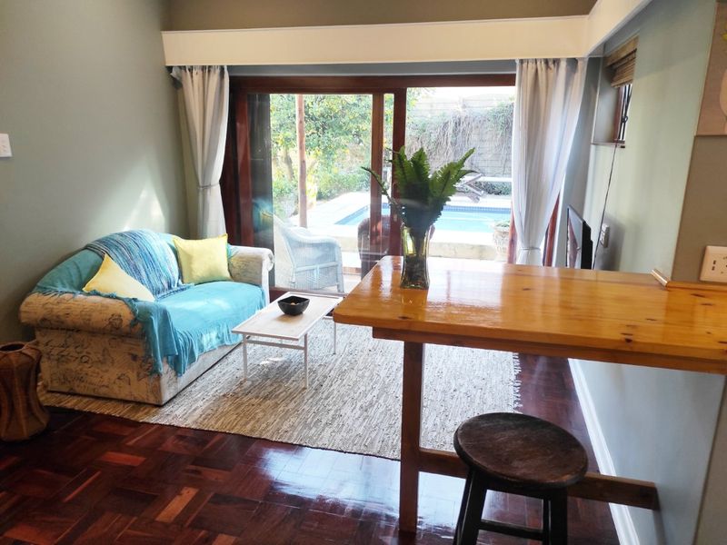 Stunning, Cosy, Fully Furnished Cottage Water and Wi-fi Included=Prepaid Electricity-Cat Pet Friendly - Photo 4