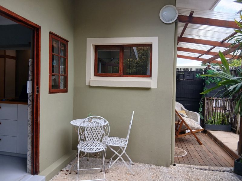 Stunning, Cosy, Fully Furnished Cottage- Wi-fi Included=Prepaid Electricity-Cat Pet Friendly - Photo 2