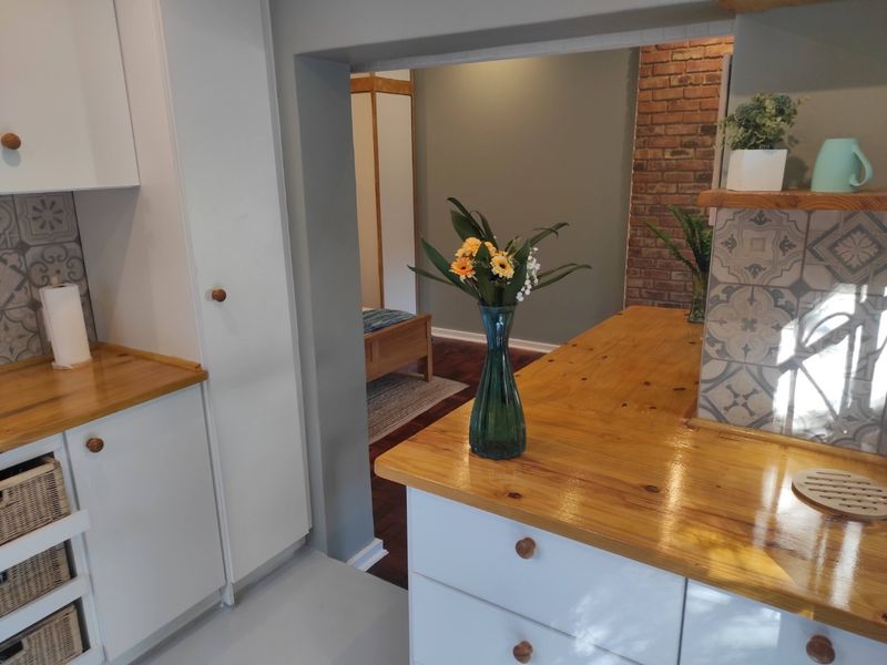 Stunning, Cosy, Fully Furnished Cottage- Wi-fi Included=Prepaid Electricity-Cat Pet Friendly - Photo 7